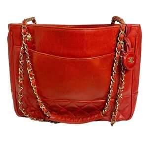 CHANEL Red Shoulder Bag with Timeless Elegance